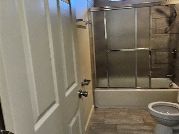 3rd image of 3839 Woodlawn Ave #1/2