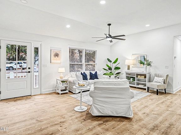 4th image of 15 Hilda Avenue