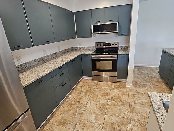 2nd image of 707 SW 36th St