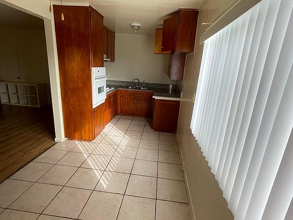 3rd image of 3828 W 182nd St