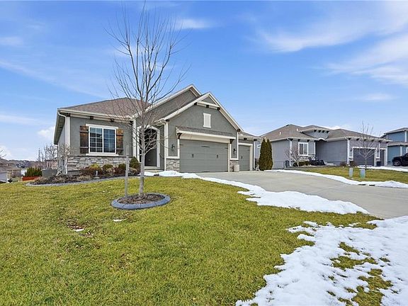 5th image of 109 SE Riley St