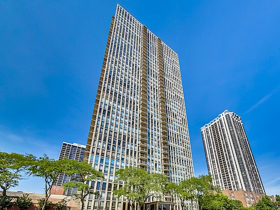 2nd image of 1660 N La Salle St #3106