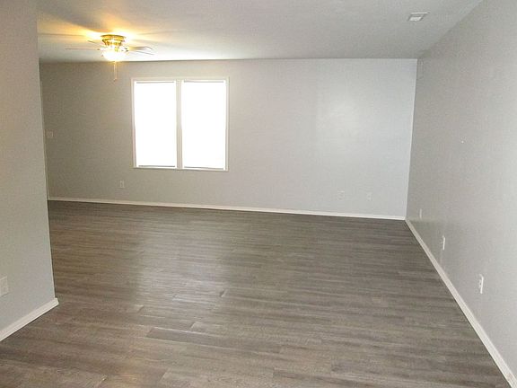 DINING ROOM FACE LIVING ROOM