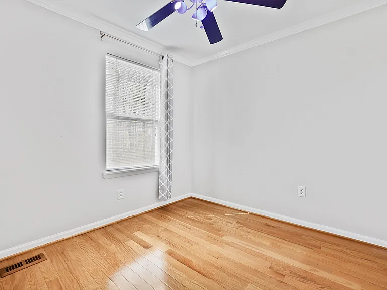 Upper Level - Bedroom 02