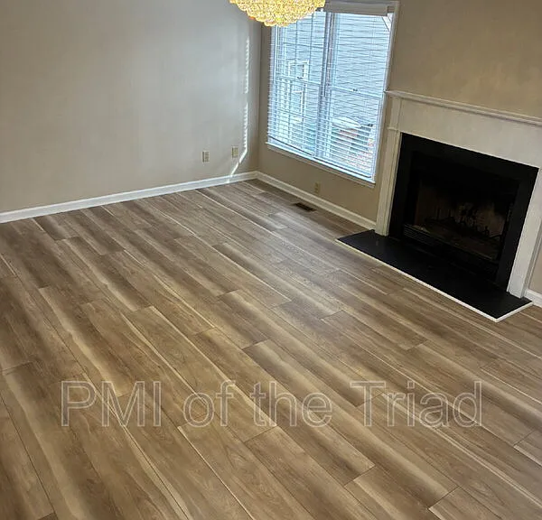 10 Creekstone Ct — Photo 3