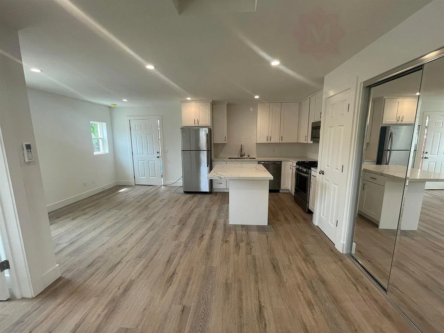 Studio, 400 sqft, $2,500 — Photo 4