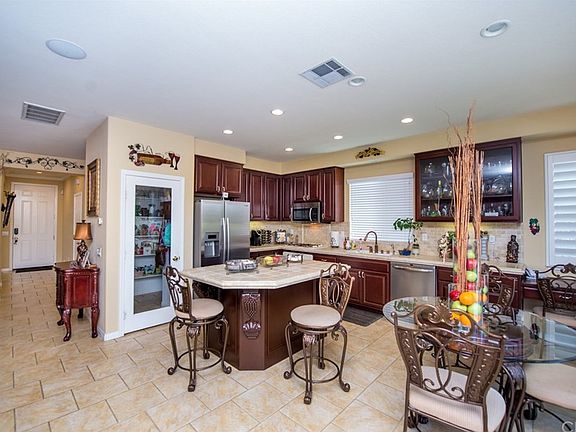 3rd image of 28980 Avalon Ave