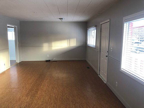 4th image of 107 N Center St