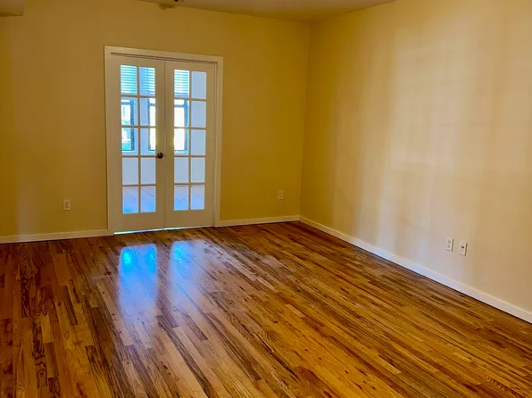 36-08 Ditmars Boulevard image 3 of 8