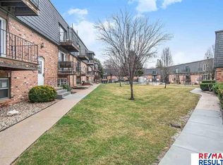 12731 Woodcrest Plz #220B, Omaha, NE 68137