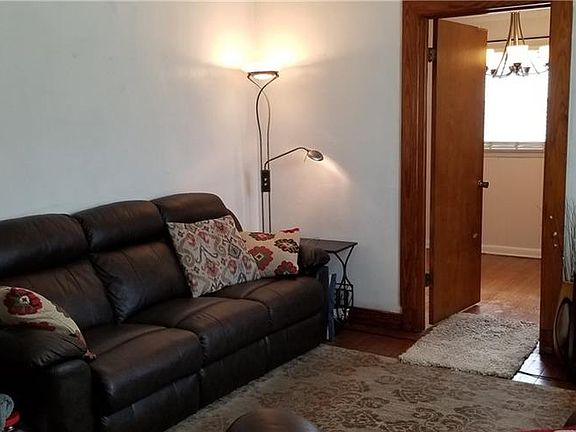 2nd image of 122 Fairview Cir N