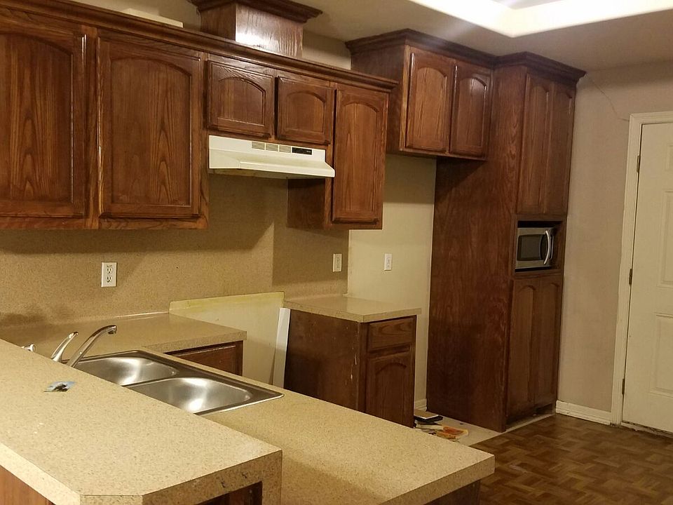 2nd image of 1111 Short Rd