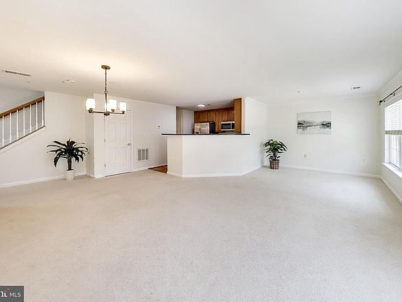 4th image of 16815 Nuttal Oak Pl