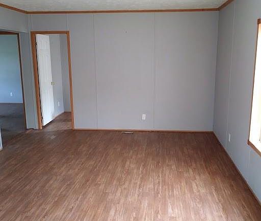 4th image of 110 Patricia Ann Dr