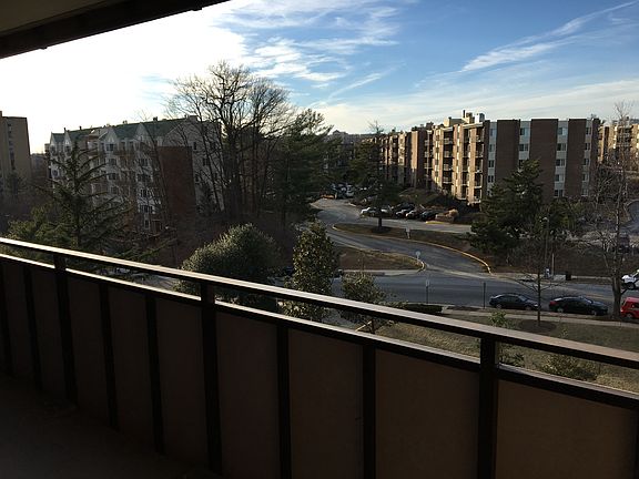 4th image of 250 S Reynolds St APT 605