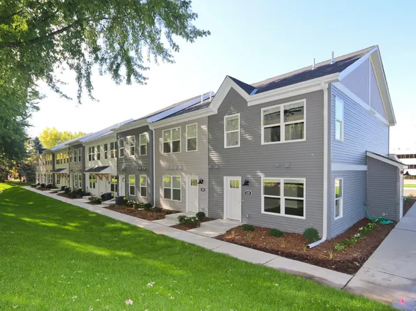 27 10th St W #1, Waconia, MN 55387