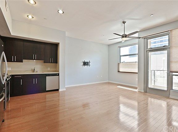 5th image of 133 The Promenade N Unit 302