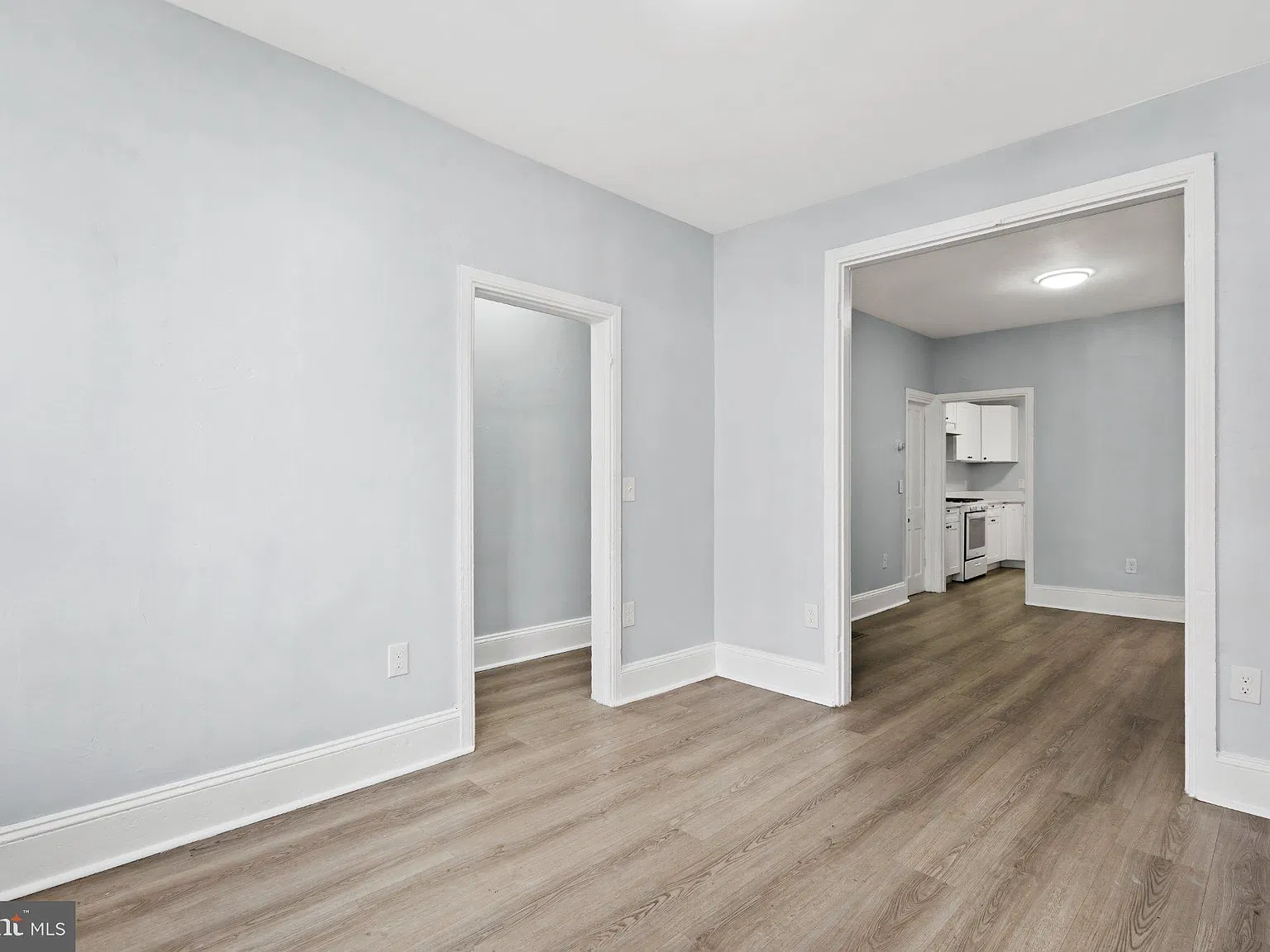3 bed, 1.0 bath, 970 sqft, $2,000 — Photo 2