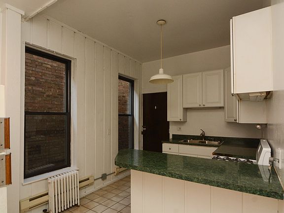 2nd image of 1216 N Dearborn St #D10