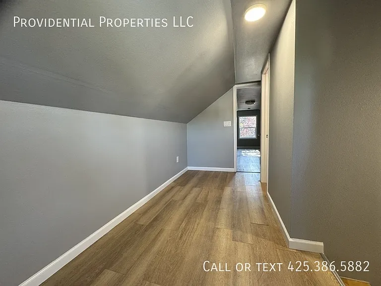 708 D St SE — Photo 8