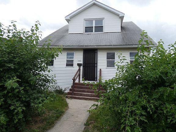 2nd image of 461 N Rosewood Ave