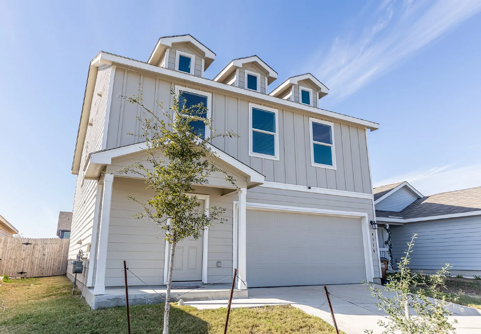 4 bed, 2.5 bath, 1950 sqft, $1,600 — Photo 2