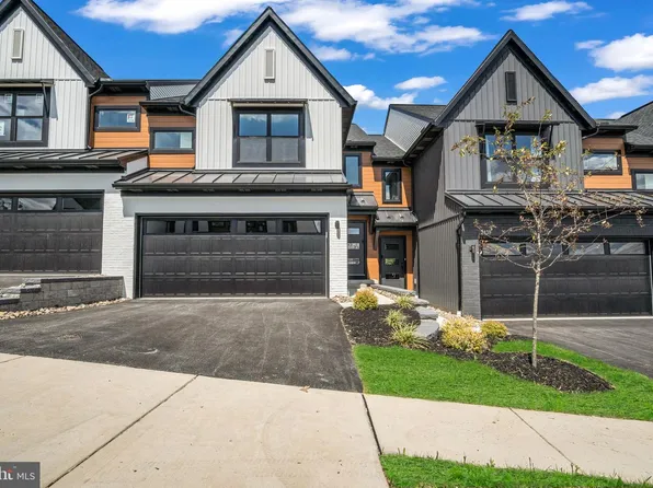 2141 S Autumn Chase Dr #21-04, Mechanicsburg, PA 17055