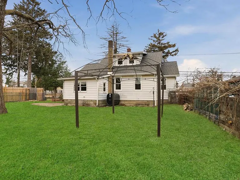 227 Beachwood Blvd — Photo 21
