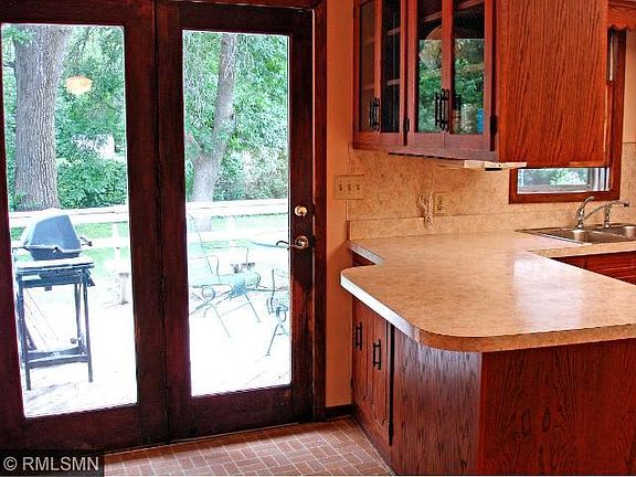 5th image of 366 Greystone Ave N