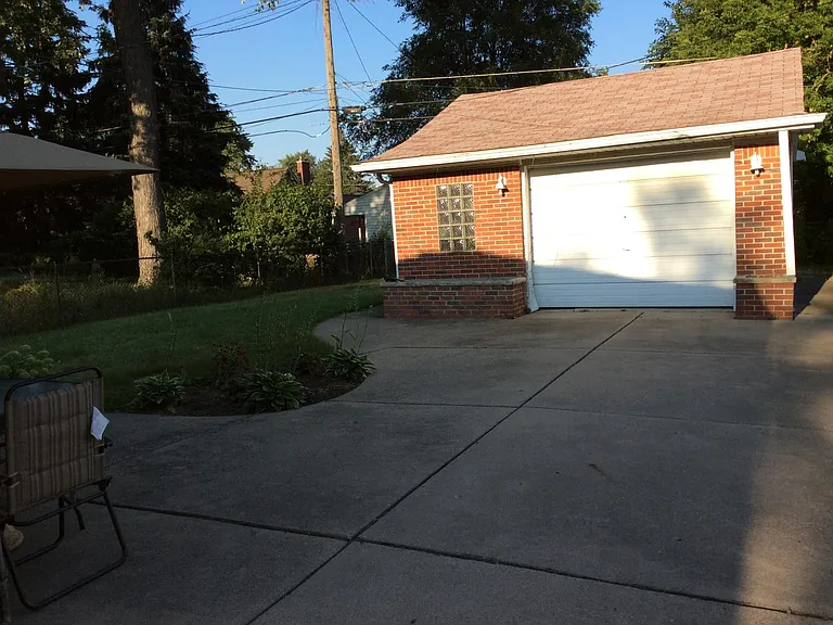 7260 Kingsbury St — Photo 2