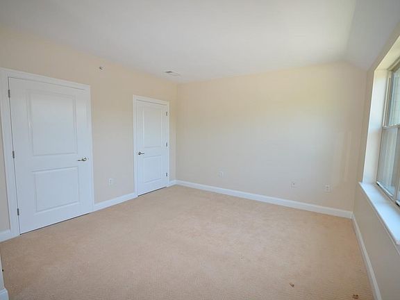 5th image of 601 Alder Way #601