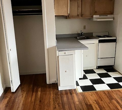 2nd image of 1206-08 Spruce St #304