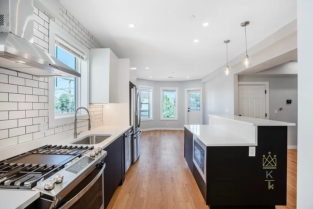 4 bed, 3.0 bath, 1500 sqft, $5,600 — Photo 1