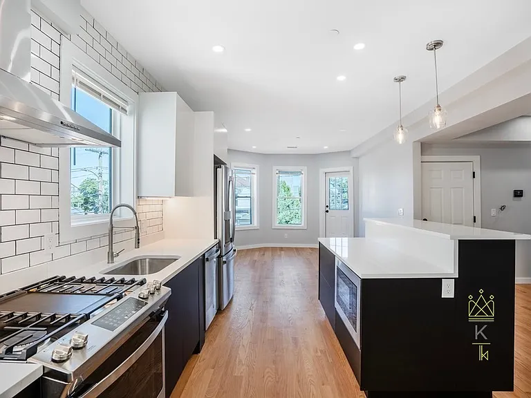 27 Linden St #1 — Photo 1