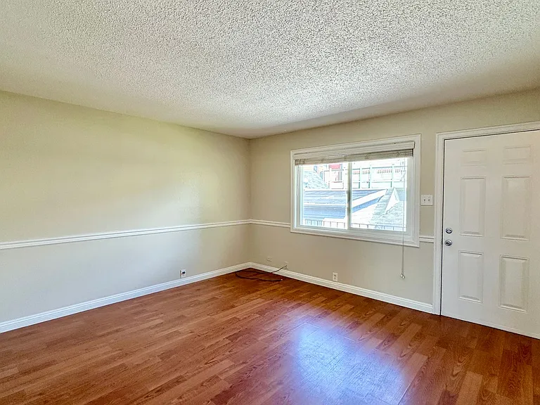 1816Fairview — Photo 3