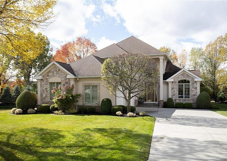 1st image of 32 Summer Hill Ct