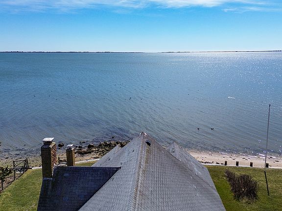 3rd image of 6 Bay Rd