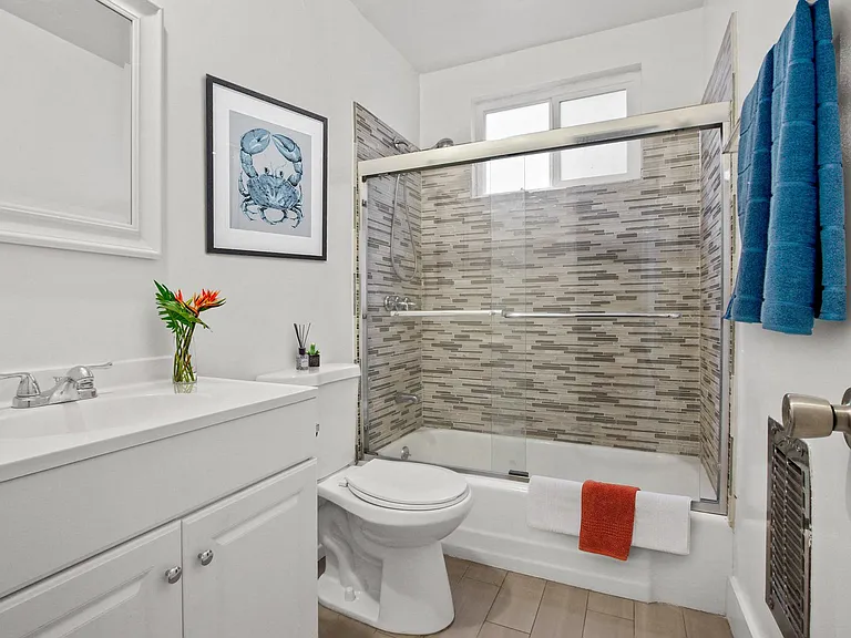 113 N Gale Dr — Photo 22