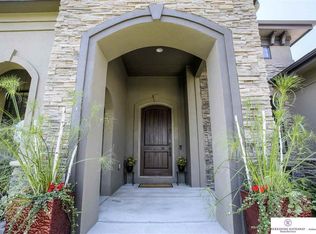 21321 Hickory St, Elkhorn, NE 68022