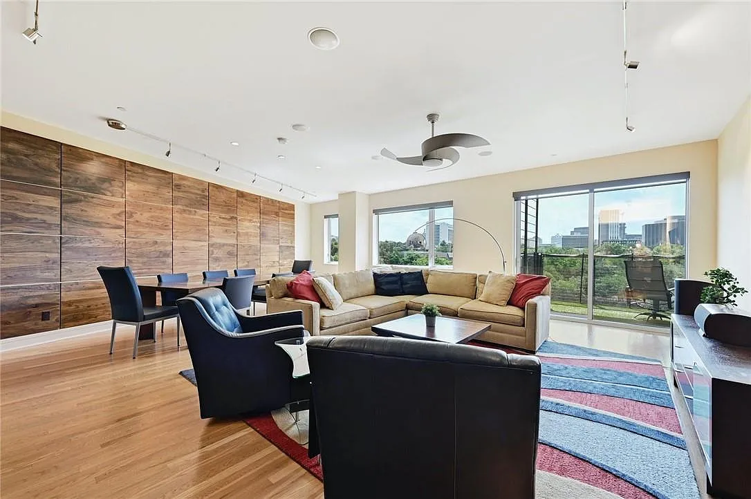 2 bed, 2.5 bath, 2487 sqft, $11,500 — Photo 2