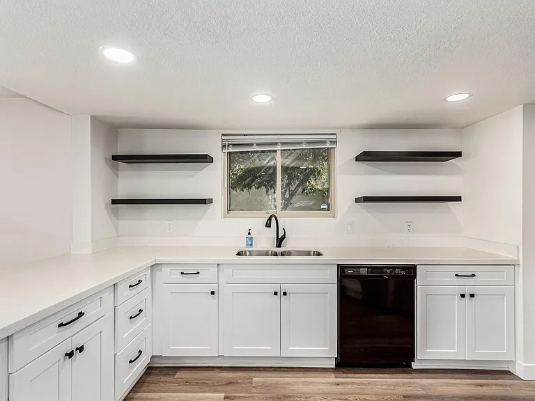 1538 E Laurel Ave — Photo 12