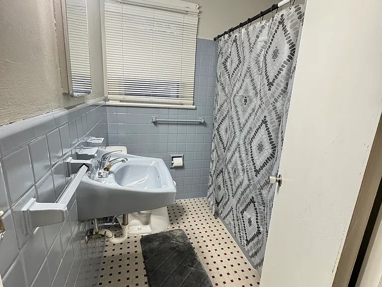 628 Eastern Ave — Photo 3