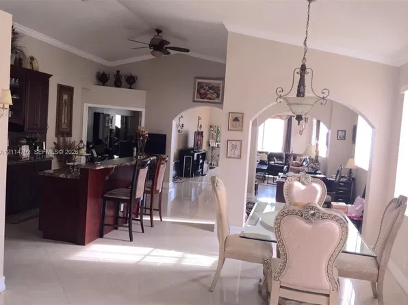 932 Falling Water Rd, Fort Lauderdale, FL 33326