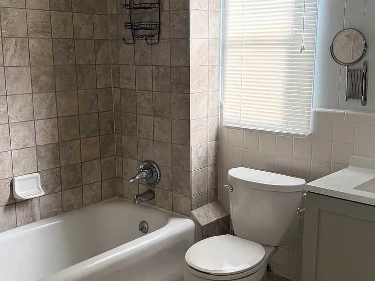 1401 E Jefferson St #4 — Photo 10