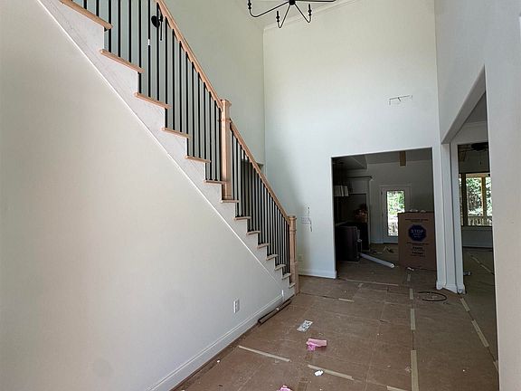 4th image of 134 Glengerry Dr