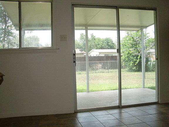 4th image of 1032 Curtiss Ave