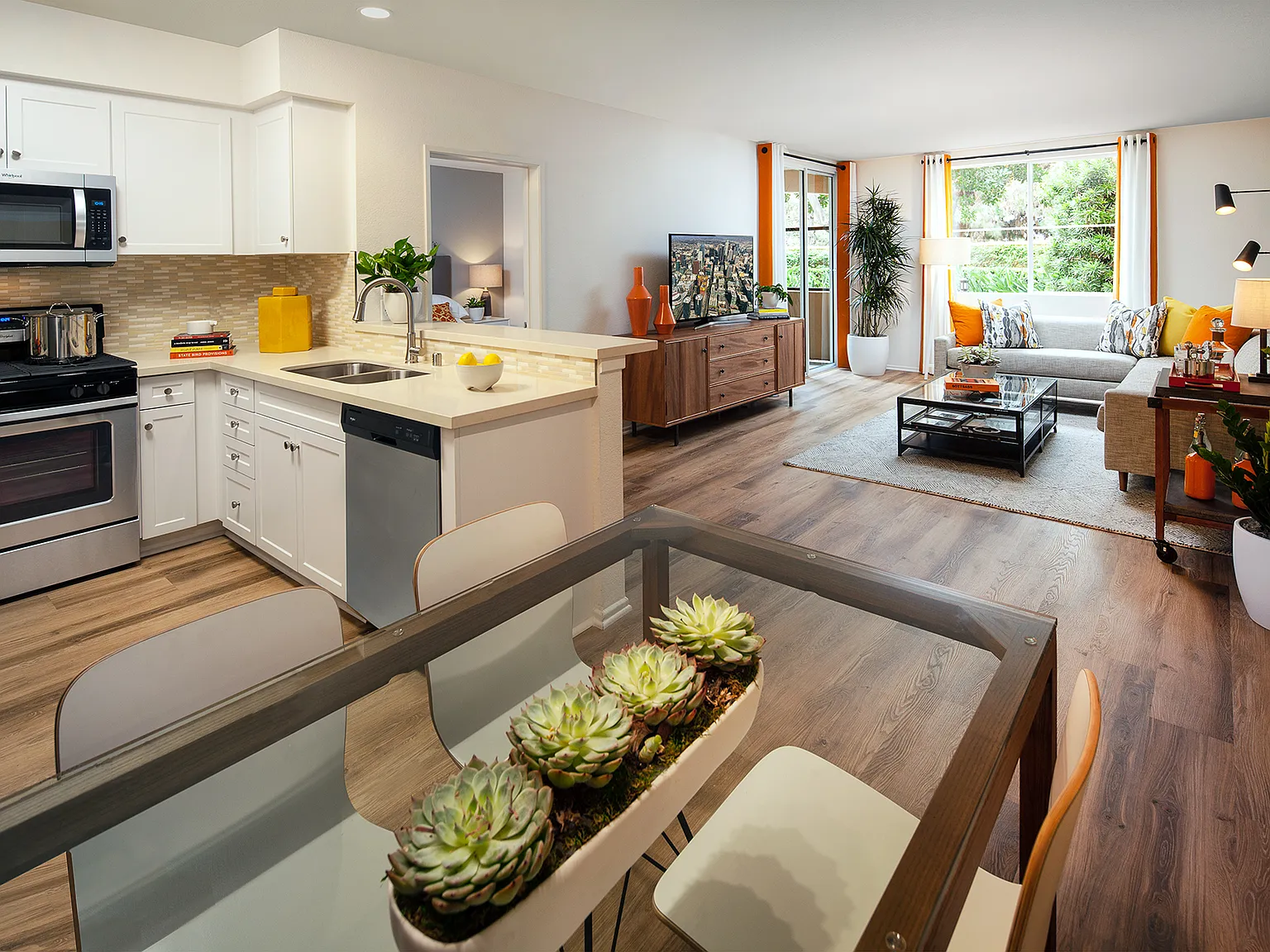 Las Palmas Apartment Homes — Photo 1