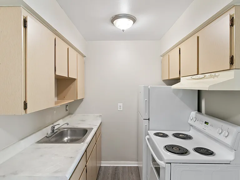 Lakeshore Apartments- New Baltimore — Photo 13