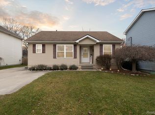 342 Greenwood St, Algonac, MI 48001