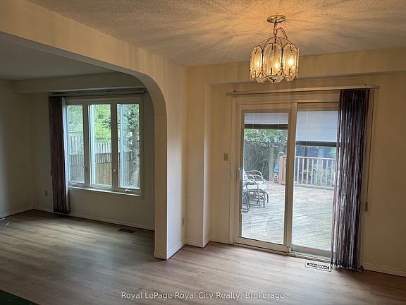 5th image of 206 Rickson Ave